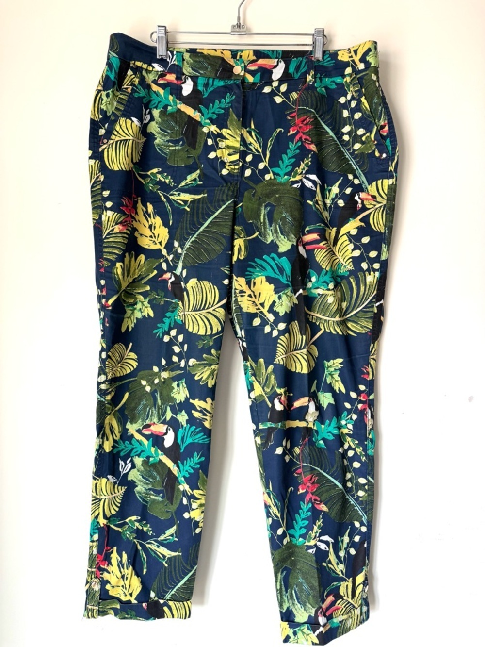 Chico’s Tropical Print utility Ankle Pant comfort waist